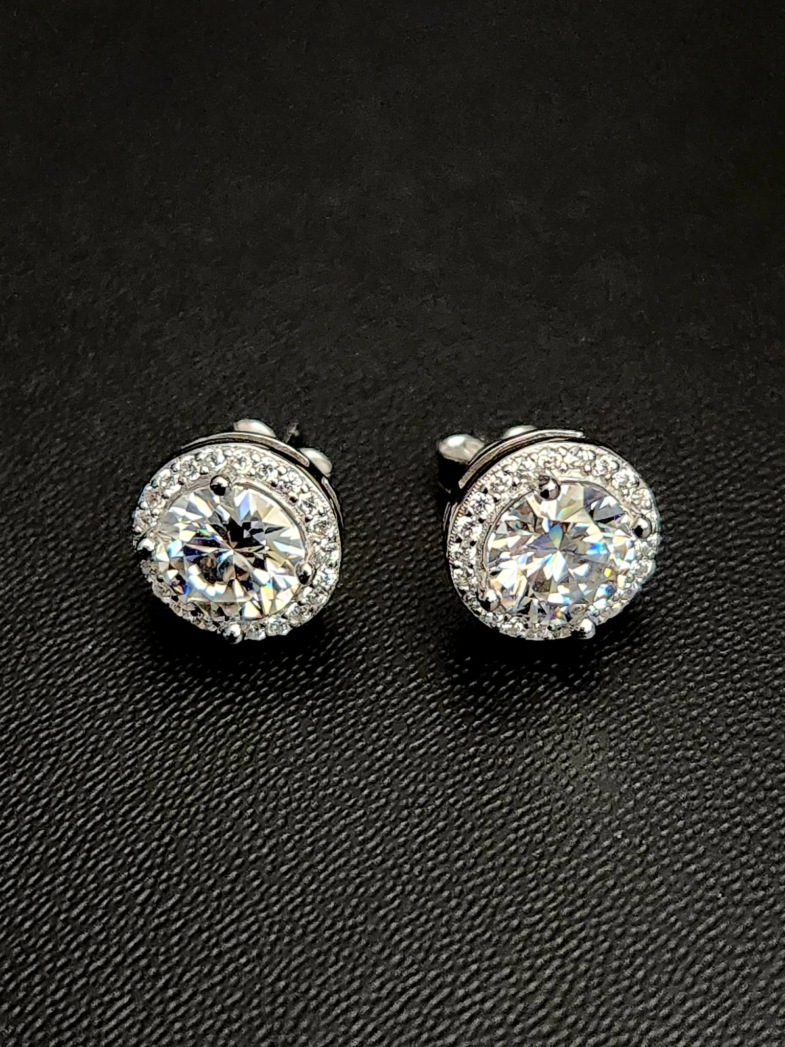 VVS1 Moissanite Luxury Halo Earrings