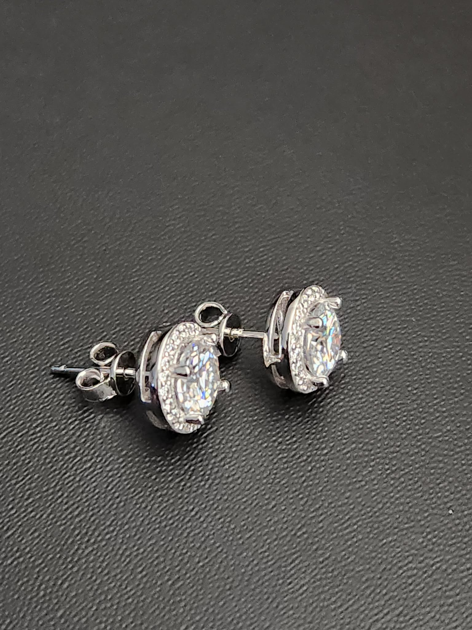 VVS1 Moissanite Luxury Halo Earrings