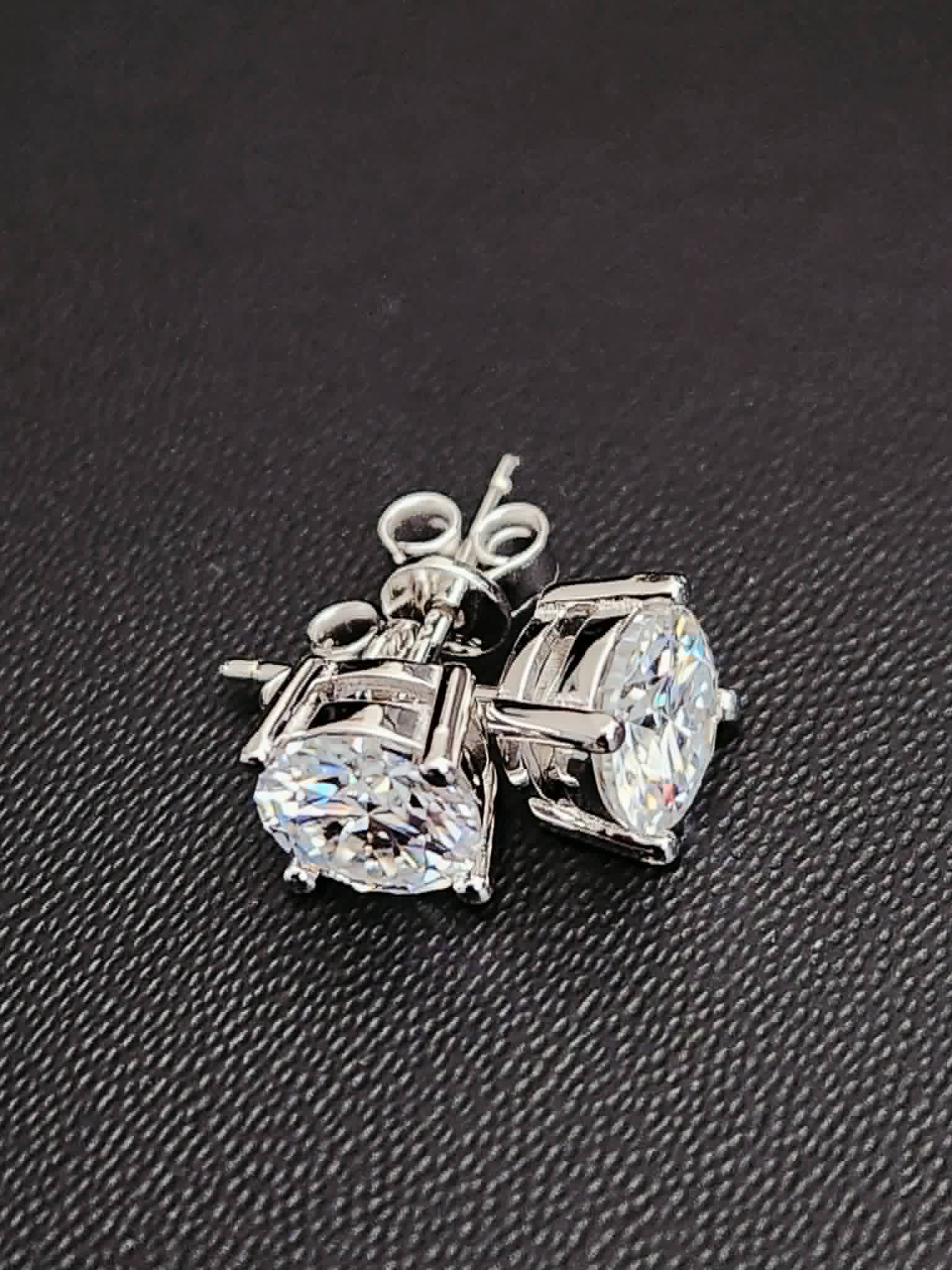 VVS1 Moissanite Stud Luxury Earrings